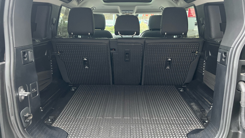 Land Rover Defender 3.0 D250 SE 110 5dr Auto Diesel Estate